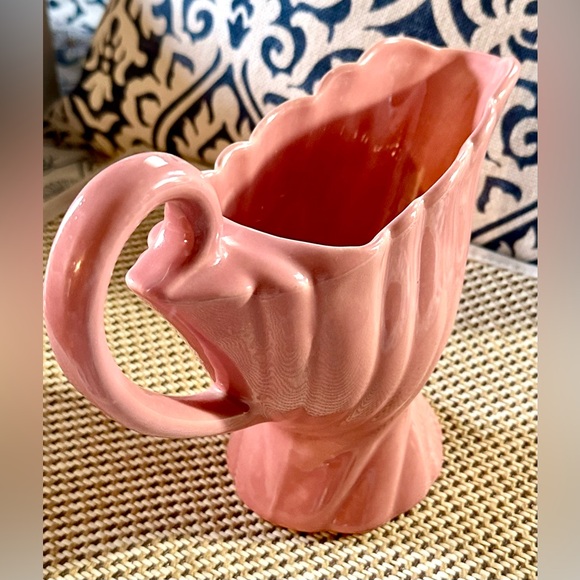 Vintage Pink Bauer USA Pottery Swirl Design Pitcher Flower Vase Signed - Picture 3 of 13